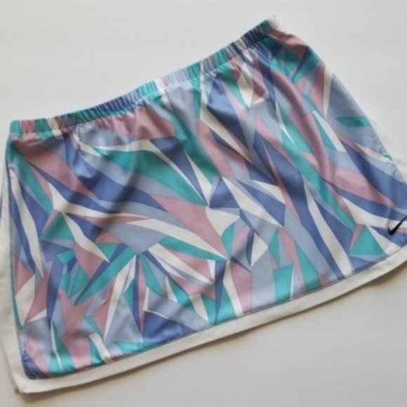 {Nike} Dri-Fit Retro Geometric Pattern Skirt